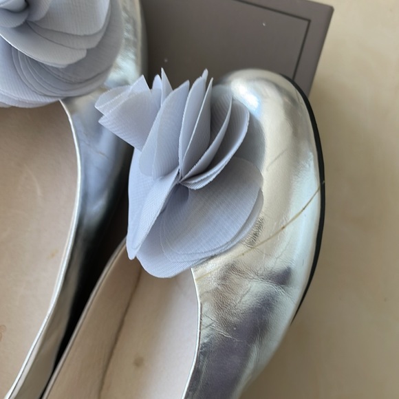 Pazitos Big Girls Silver Silk Flower Slip On Dress Flats-Size 36 (US Size 4) - Picture 8 of 11
